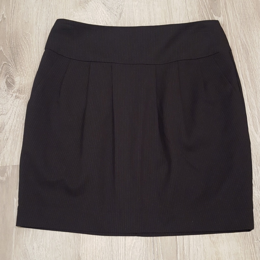 3 for $20 Gap Mini Black Skirt - Picture 2 of 3